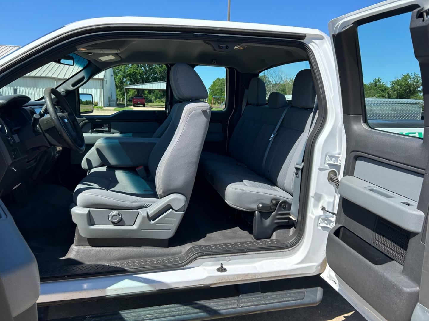 2014 White /Gray Ford F-150 XL SuperCab 6.5-ft. Bed 2WD (1FTEX1CM8EK) with an 3.7L V6 DOHC 24V engine, 6-Speed Automatic transmission, located at 17760 Hwy 62, Morris, OK, 74445, (918) 733-4887, 35.609104, -95.877060 - 2014 FORD F-150 XL SUPERCAB 6.5-ft. BED 2WD 3.7L V6 FEATURES KEYLESS REMOTE ENTRY, POWER LOCKS, POWER WINDOWS, AM/FM STEREO, TOUCH SCREEN, AUXILLARY PORT, HANDS-FREE BLUETOOTH CALLING, CRUISE CONTROL, TRACTION CONTROL, MULTI-FUNCTIONING STEERING WHEEL CONTROLS, BACKUP CAMERA. EQUIPPED WITH A BI-FUEL - Photo#18